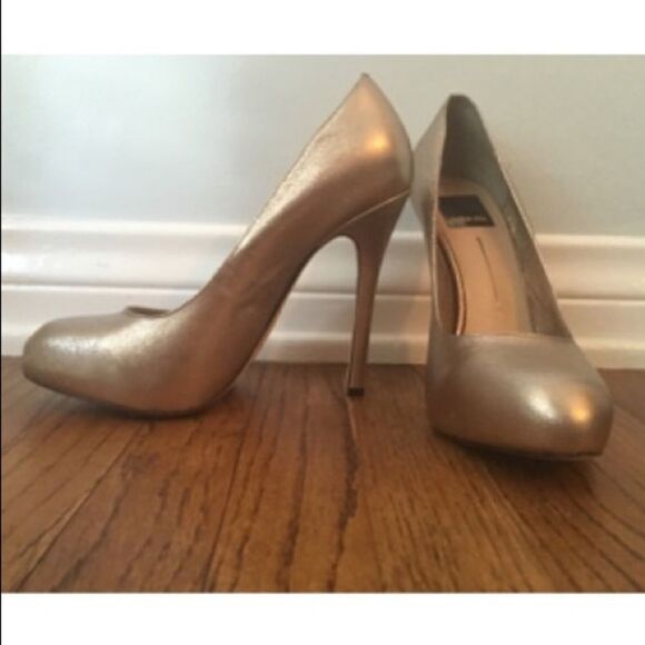 ✨HP✨Dolce Vita Gold Heels✨ - Picture 5 of 8